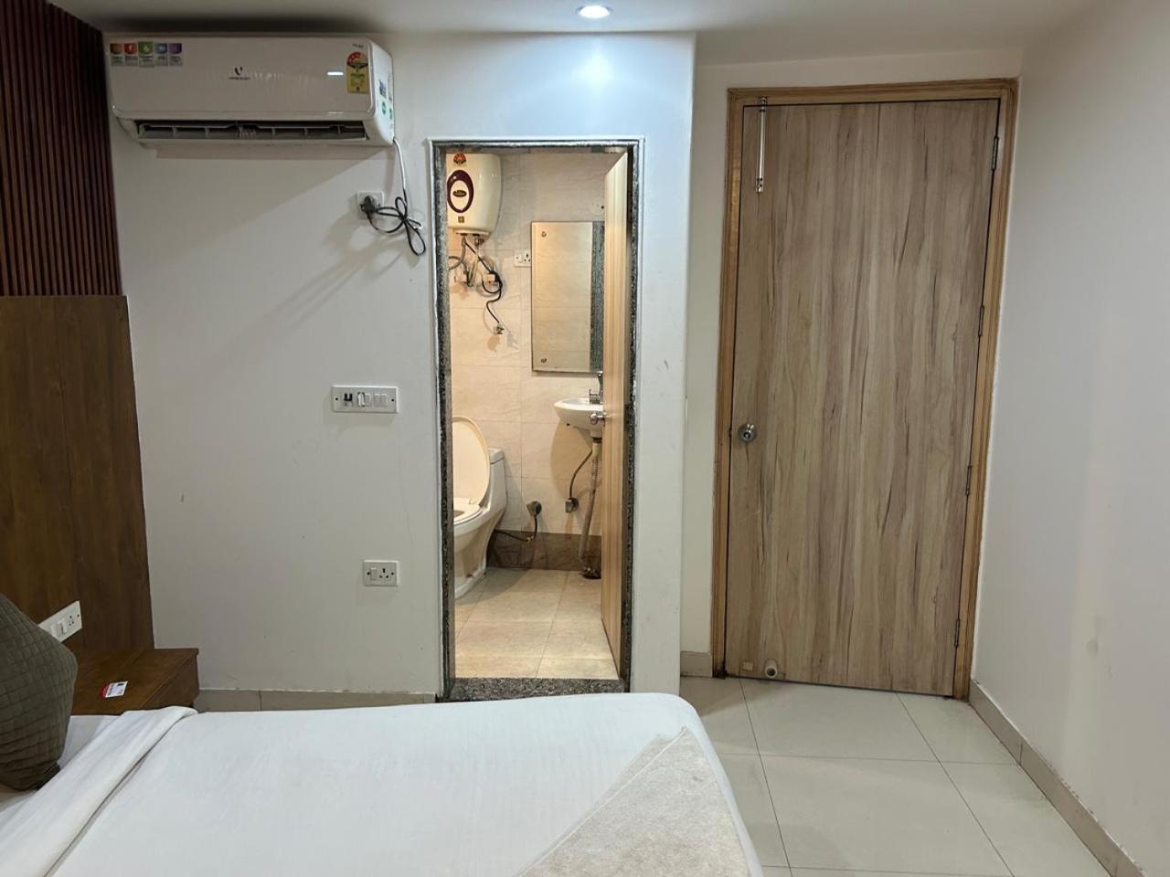 Yatri Niwas Delhi International Airport Hotel New Delhi