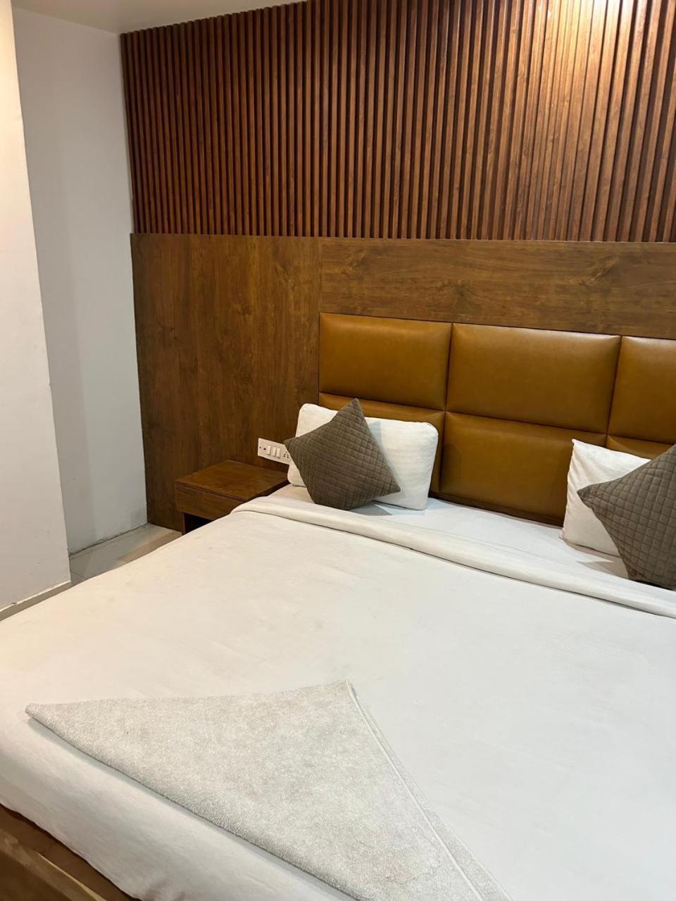 Yatri Niwas Delhi International Airport Hotel