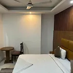 Hotel Yatri Niwas Delhi International Airport