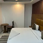 Hotel Yatri Niwas Delhi International Airport
