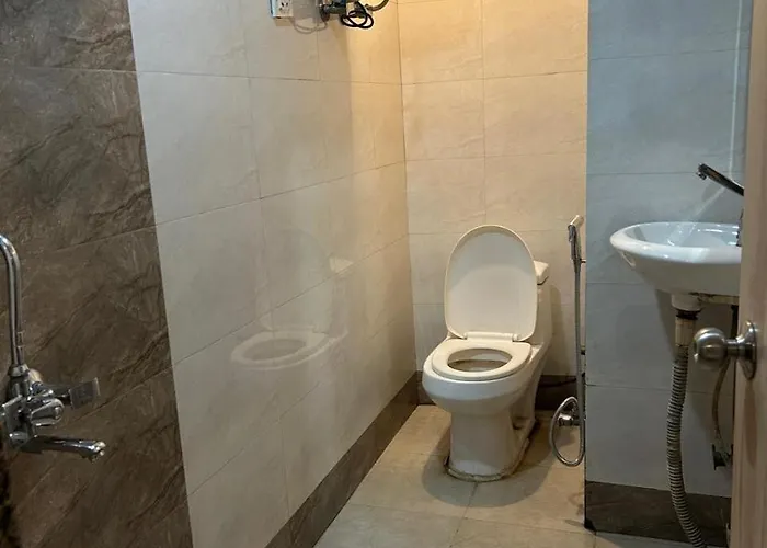 Hotel Yatri Niwas Delhi International Airport