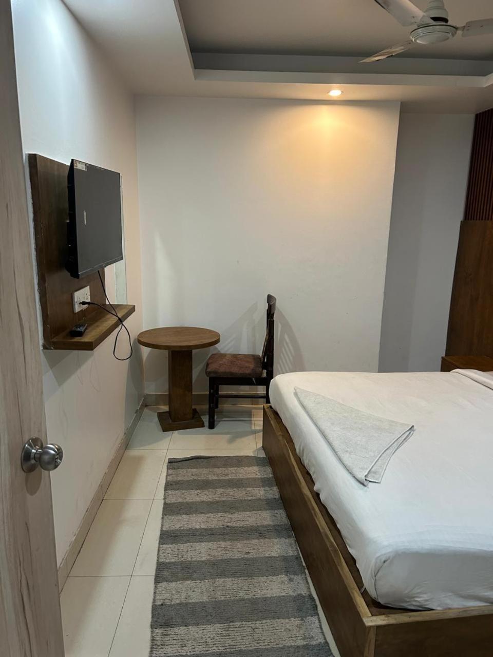 Yatri Niwas Delhi International Airport 4*