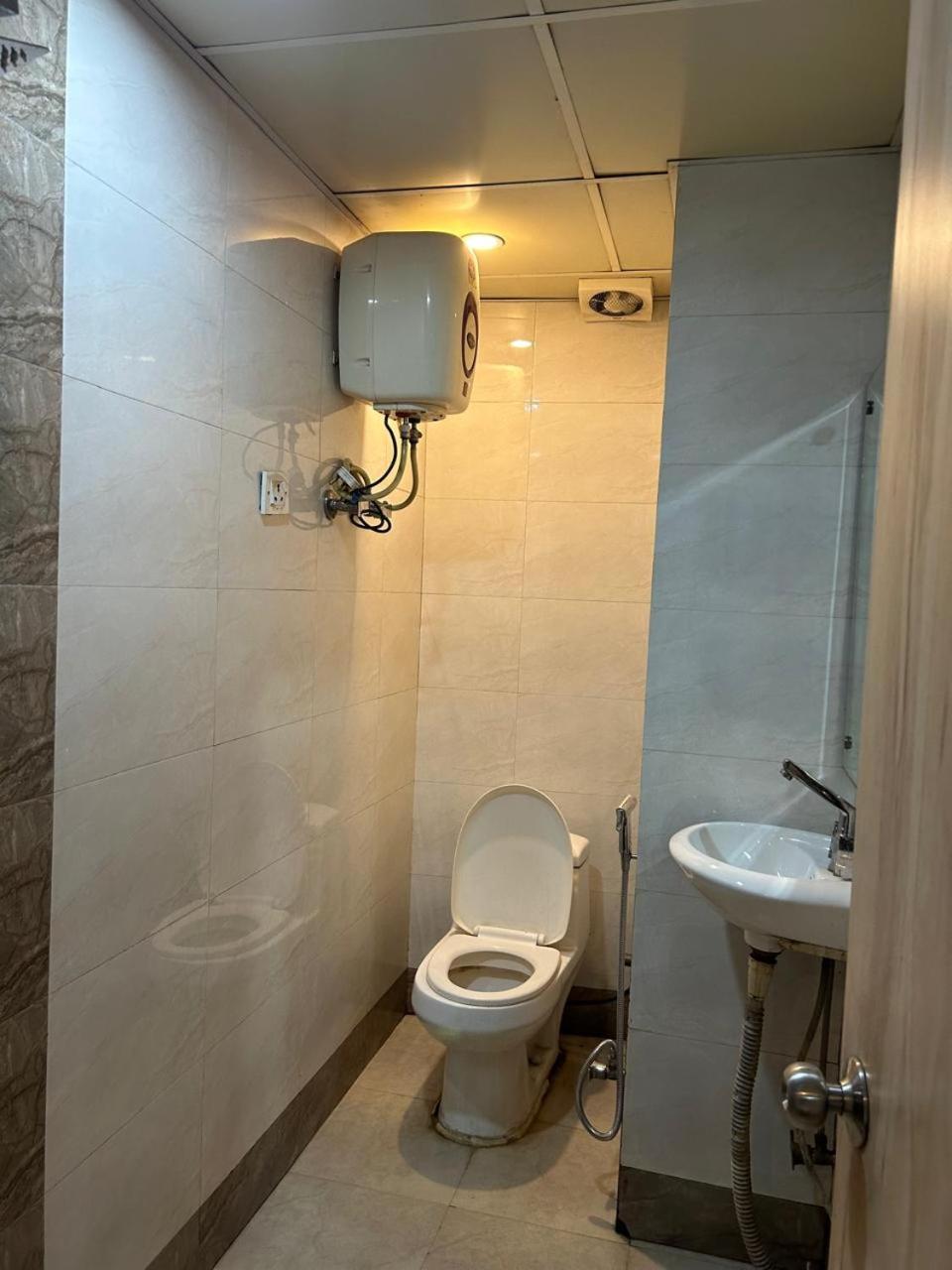 Hotel Yatri Niwas Delhi International Airport
