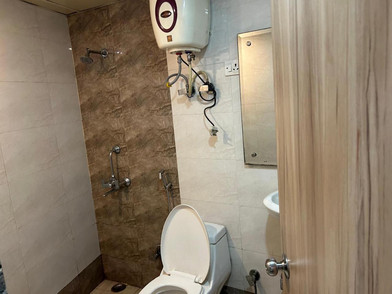 Yatri Niwas Delhi International Airport Hotel 4*
