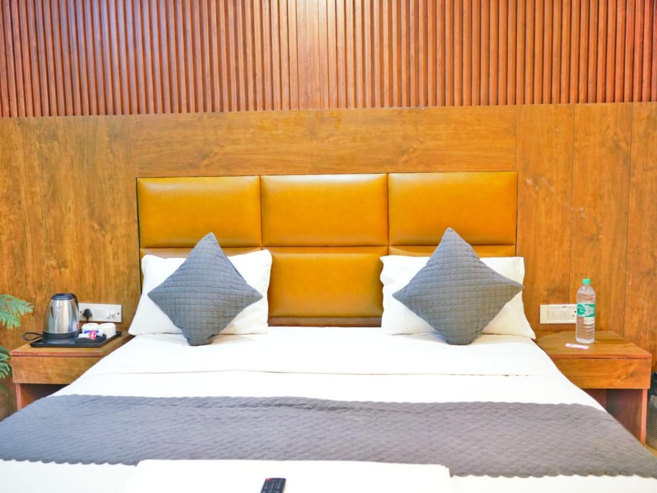 Hotel The Delhi International Airport 4*