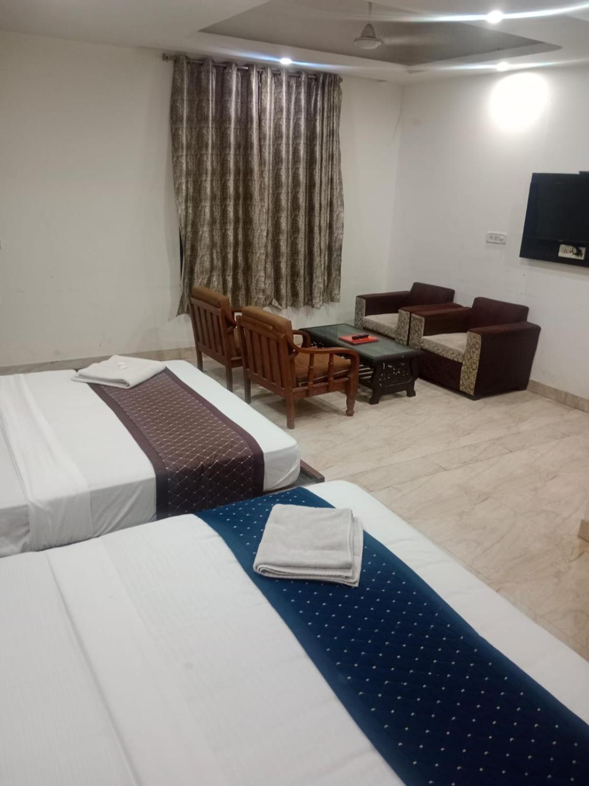 Hotel The Delhi International Airport 4*